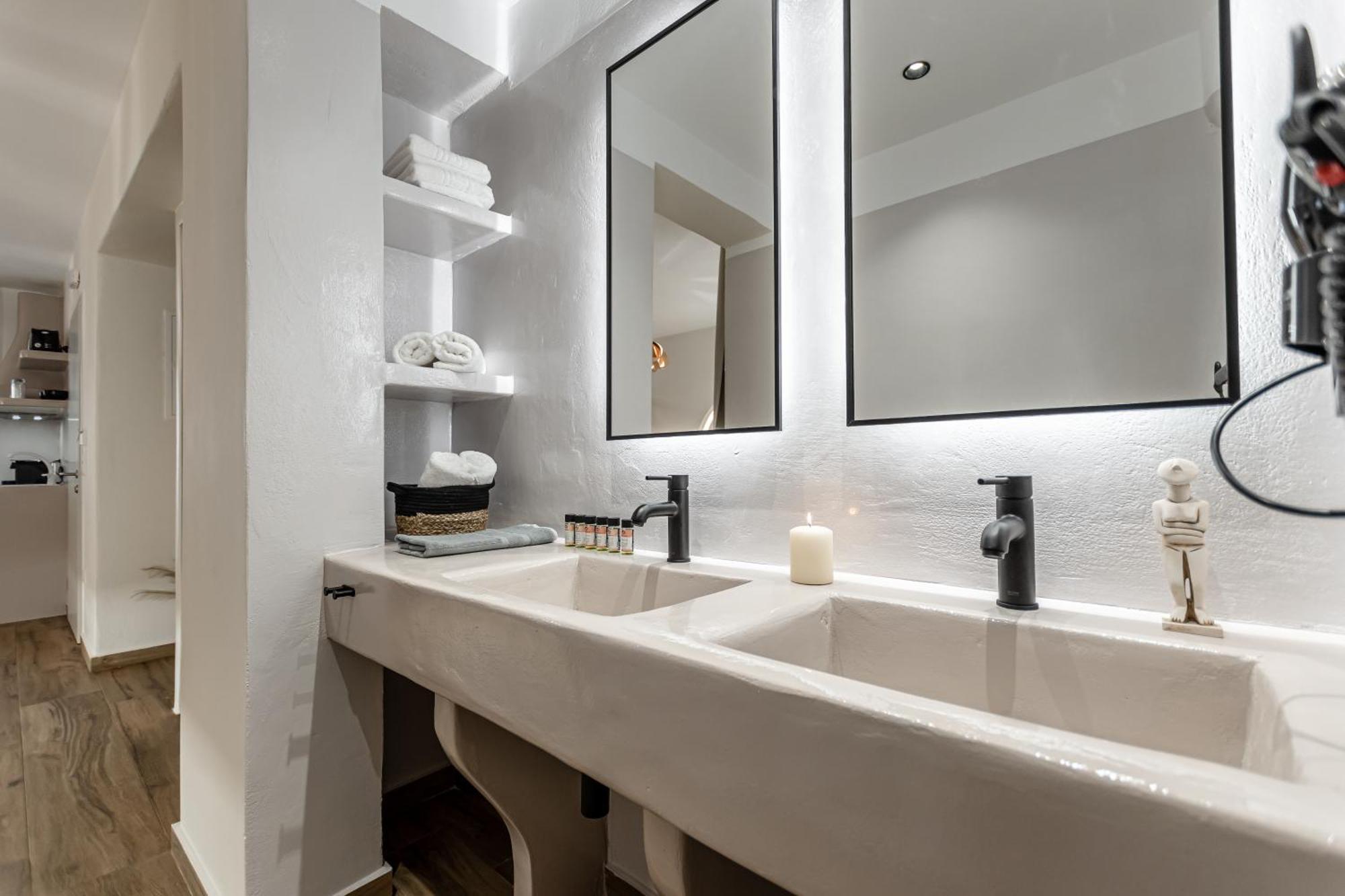 Heavenly Suites & Studios Naxos City ภายนอก รูปภาพ
